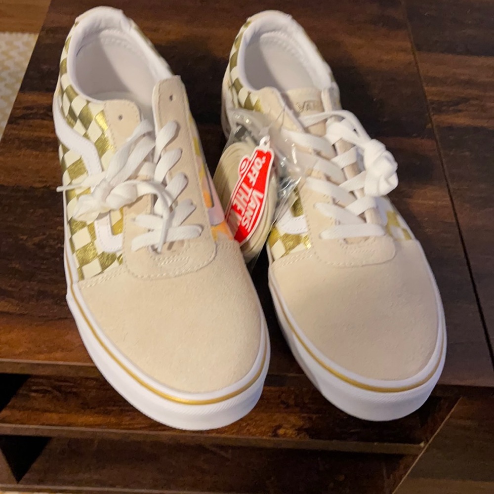 Checkerboard off white old school vans